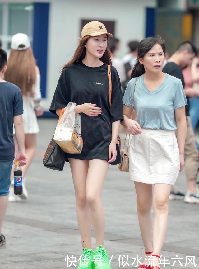#小姐姐#潮人脚下也是一道风景线!运动鞋一年四季都很有存在感