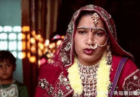 印度富婆来我国旅游，竟通过细节断言中国条件差，现实版坐井观天