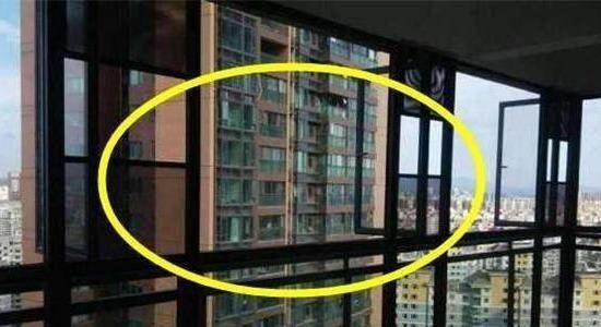  「优点」你家封阳台的方法太土味了，改成这种样式，秒变景观房