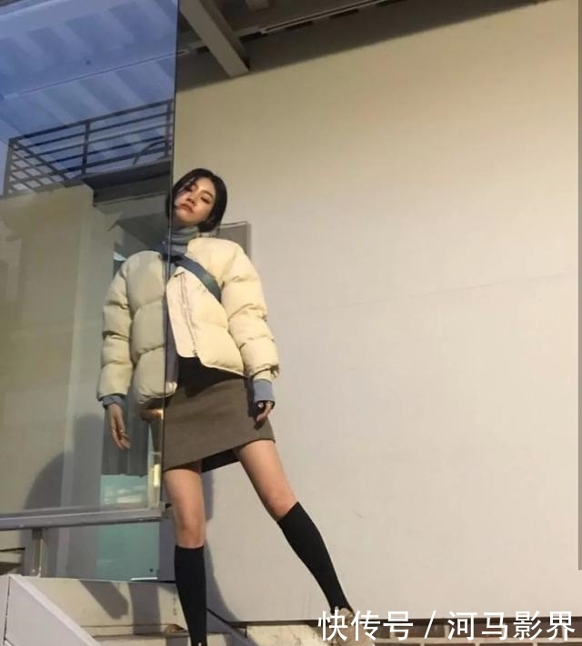  「针织衫」今冬羽绒服+直筒裤，羽绒服 + 裙子，羽绒服+针织衫，才是最保暖时髦打开方式