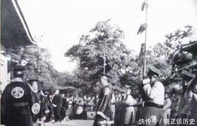#感激#隆裕太后生前一个决定, 让袁世凯很感激, 死后多国为她降半旗致哀
