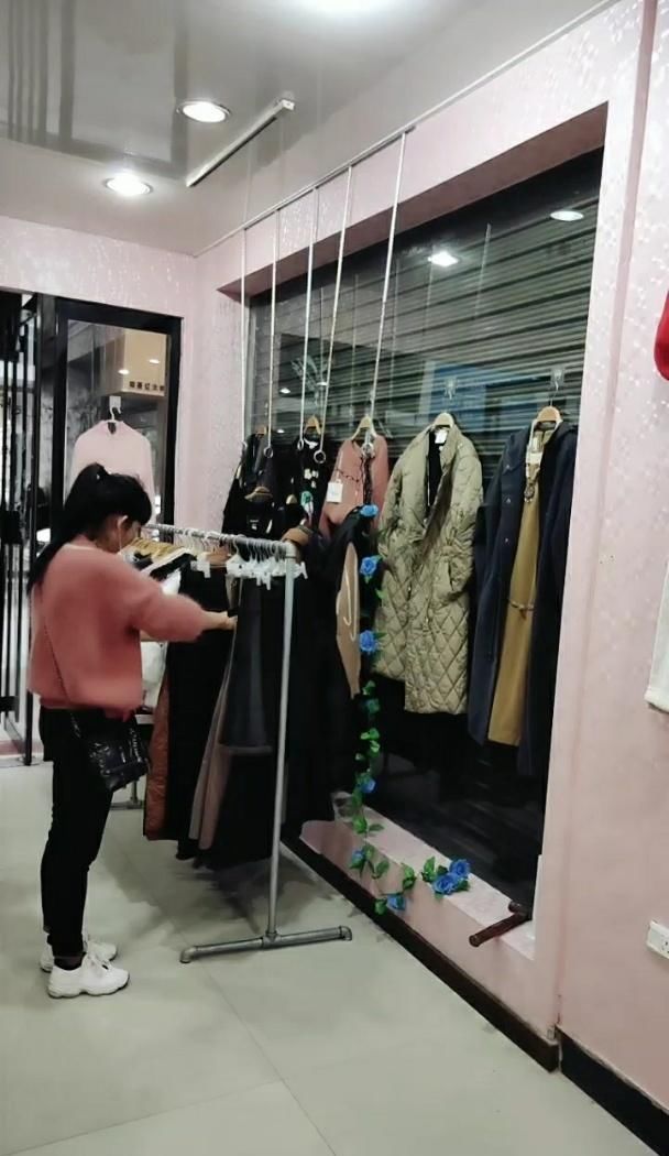 【涂妆】女人彩妆前,涂了防晒隔离还必须涂妆前乳吗?看了之后我不会担心了!