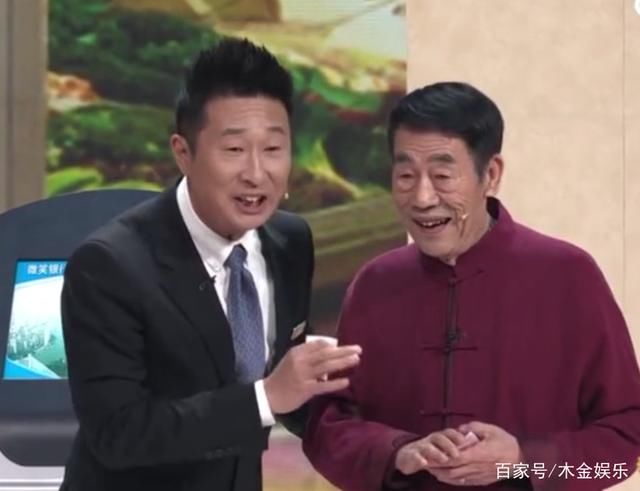 狗年春晚难得一见的穿帮镜头,众人演小品输给