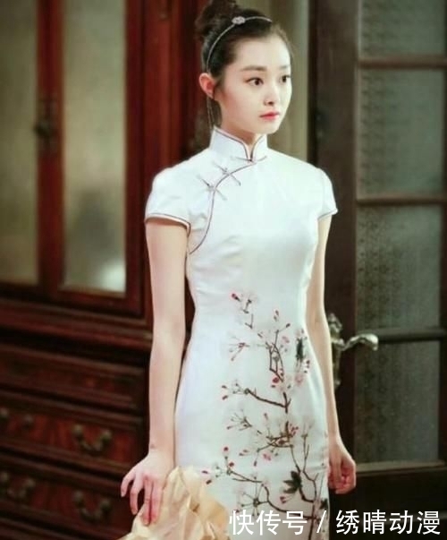 「气质」适合穿旗袍的女生,身上都有这3个“特征”,优雅且有气质!