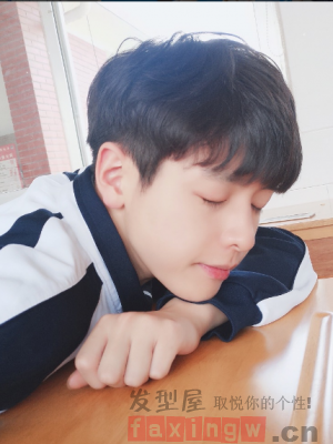 适合大一男生的发型 帅气发型开启人生新篇章