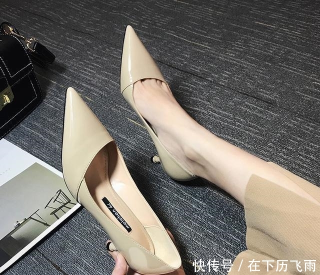  『漂亮』越是漂亮女人越爱穿细高跟鞋，如此大步流星的走，厉害了