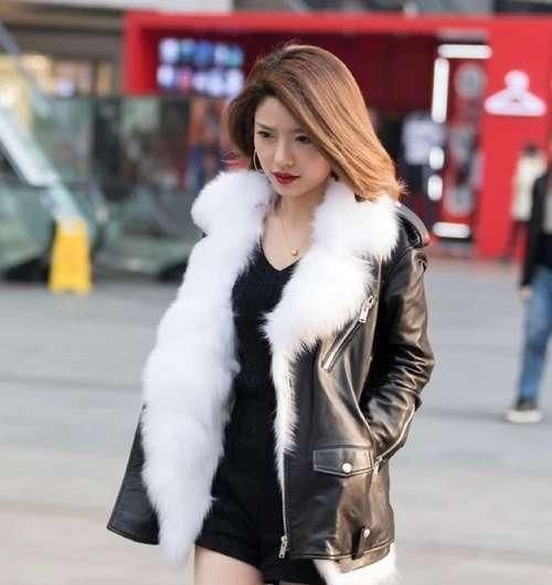 『感觉』街拍：美女贼好看”的穿搭，秒变时尚妖精，养眼好看