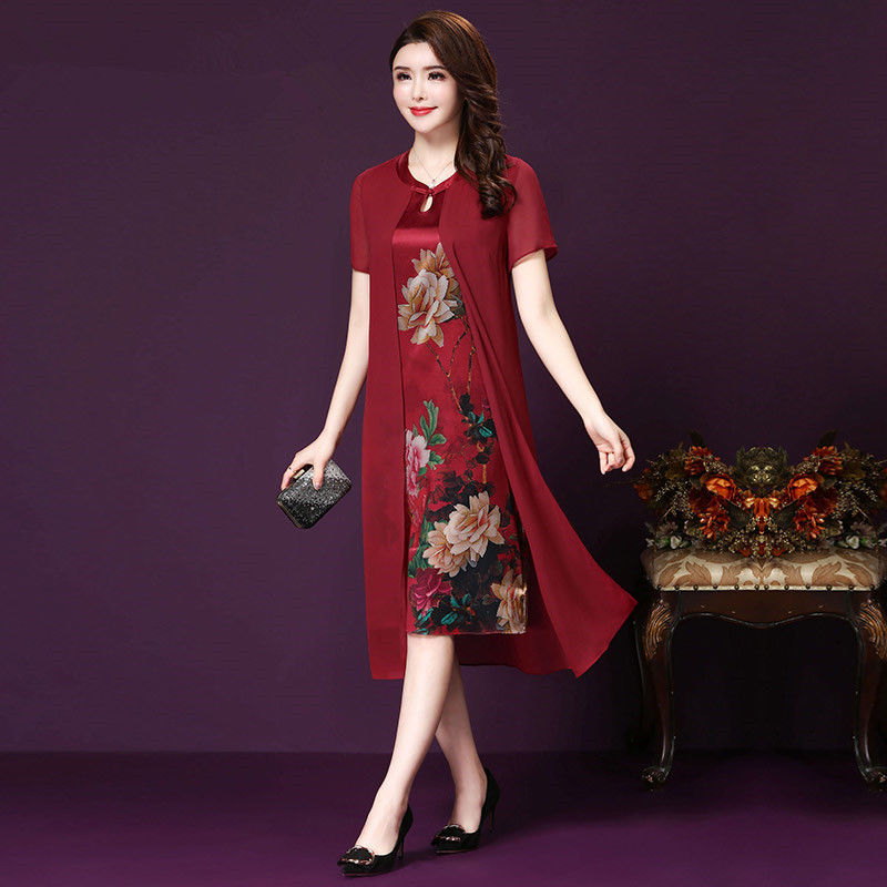 现在女人穿的特娇媚!53岁老婆穿旗袍+高跟鞋，简直女神范十足