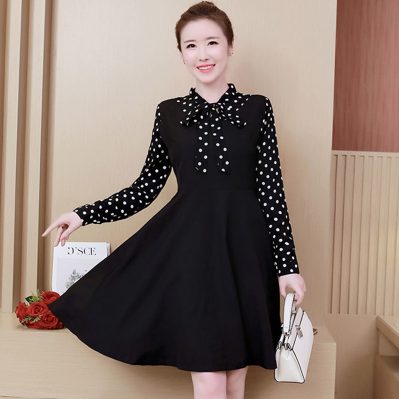 这样的一种魅力呢?清新又高雅，带着知性的气息，这裙子真的美