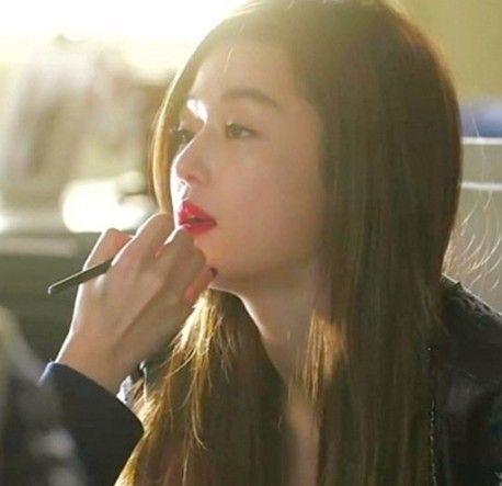 还在用PS美颜？5位美女晒化妆前后照片，网友：再也不相信爱情了