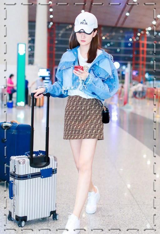 当李宇春和乔欣同穿牛仔外套，网友：这就是假小子和真女神的差距