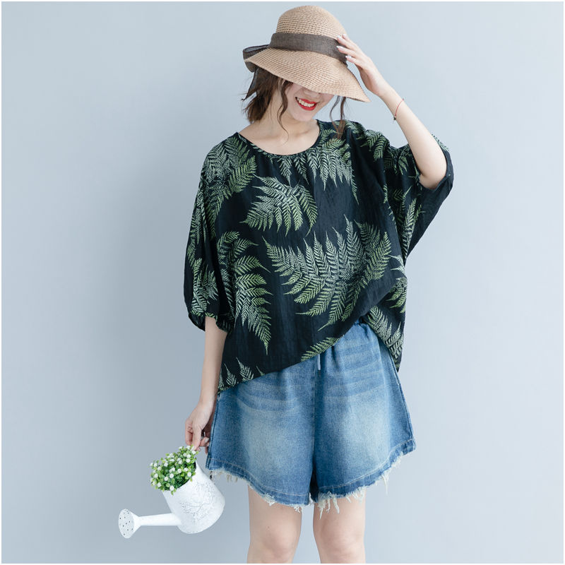 不得不说!53岁妈妈有眼光，穿了这款套装，秒变古典女神