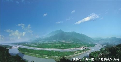  「村子」中国一村子，土匪不敢抢，日军连攻三天，只好绕道而行