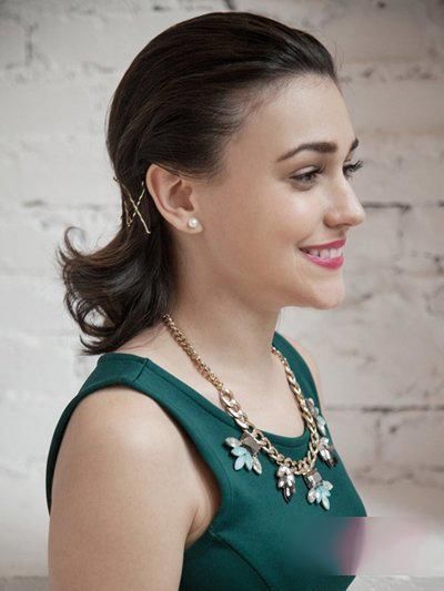 及肩中长发梳背头步骤图解轻松度过尴尬期！