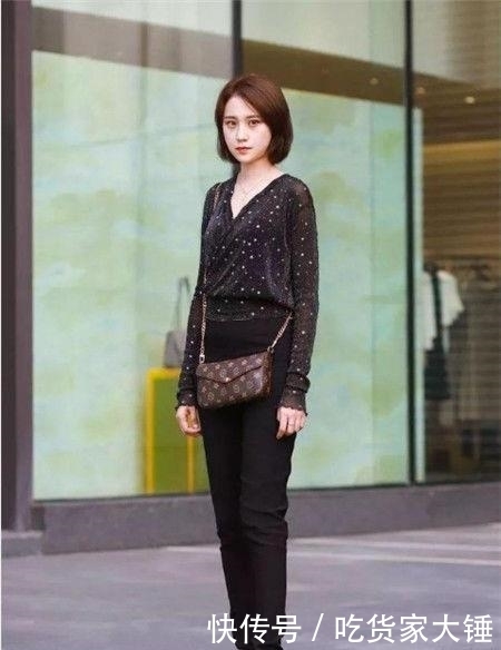  女人味|热情活泼的时尚街拍：年轻自信的美女，散发十足女人味！