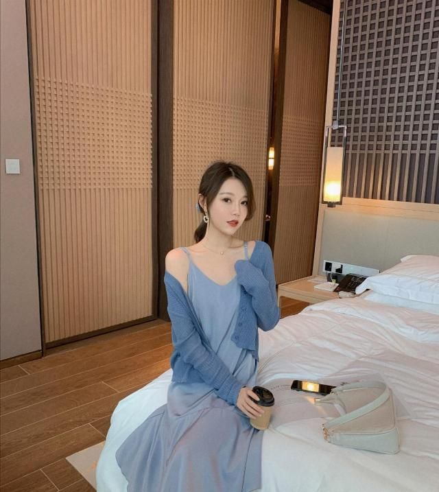  吊带连衣：年过三十岁少穿T恤！试试这三种超显气质的连衣裙，让你美到犯规