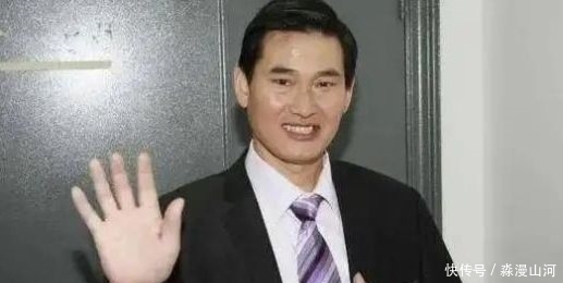 穿着■大衣哥出手阔绰,大衣嫂穿着貂蒸馒头,网友都说馒头真好看