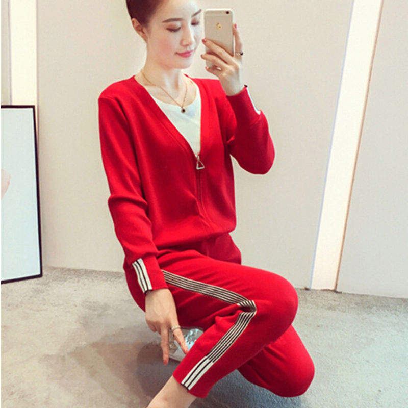 天气将转凉，打底裤扔了吧!40岁老婆换上时髦套装，美的认不出