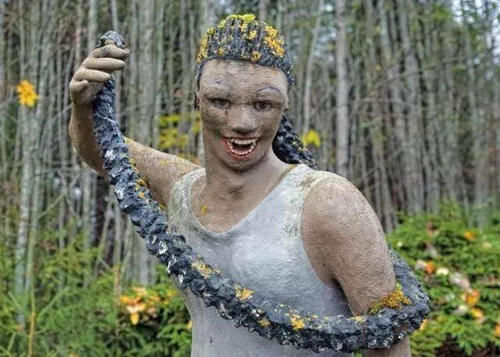 最“诡异”的公园,奇怪的雕像充满这里,游客却不断