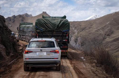 川藏线上的老司机，为何都会向窗外丢一根烟，看完之后令人叹息