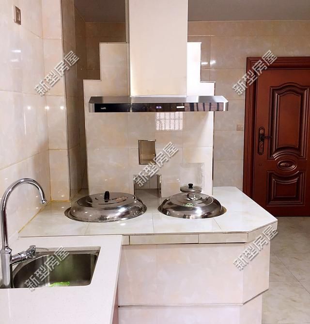 农村自建房，还是有个柴火灶最实用，请师傅花600砌一个值不值？