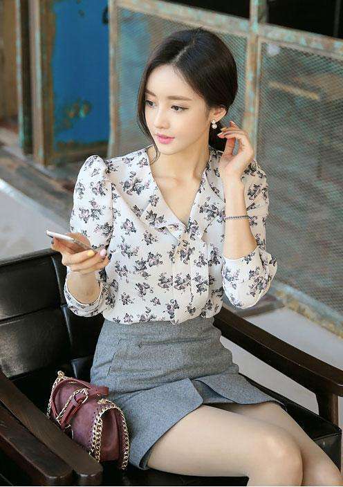 包臀裙优雅又显气质，小姐姐这样穿搭，唯美性感又不夸张