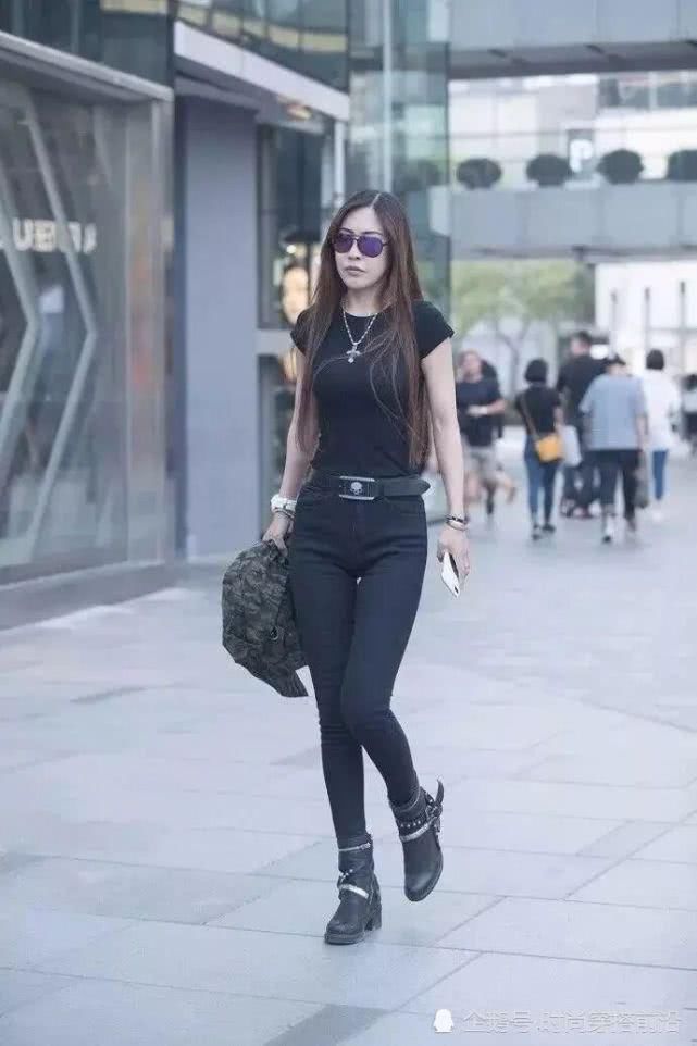  【白鞋】真正懂穿搭的美女，穿牛仔裤很少配“小白鞋”，廉价又土气！