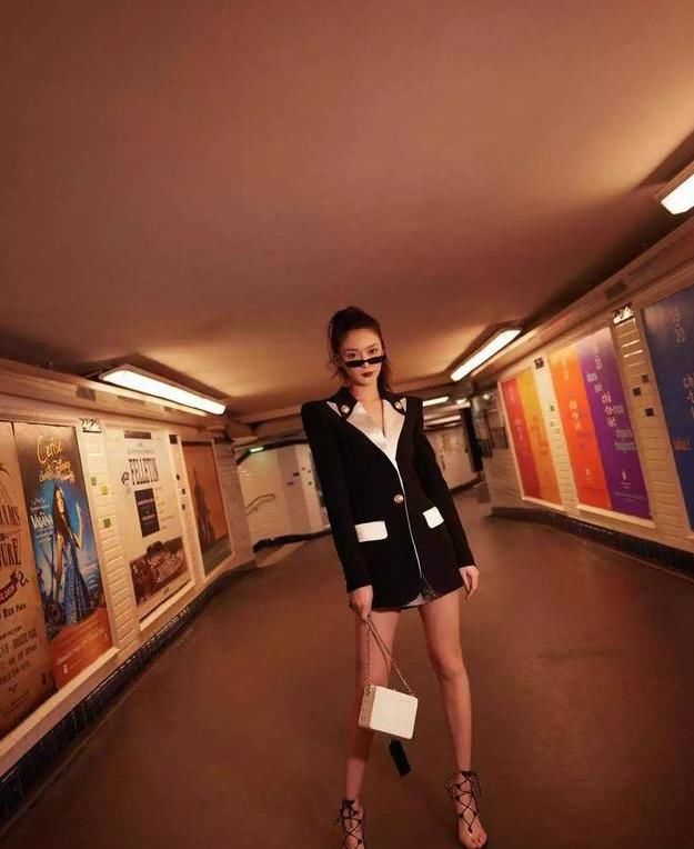  【设计】傅菁的“黑色系穿搭A爆了”好绝一女的