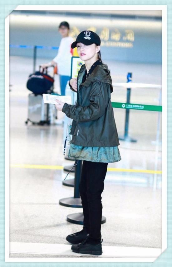 看了关晓彤穿星星装，再看看张韶涵，网友:真嫩还是装嫩一目了然