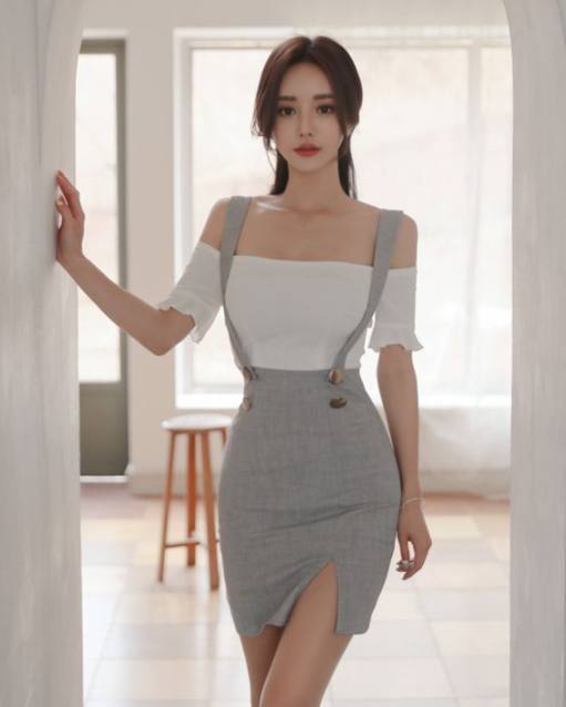 时髦新潮的紧身包臀裙美女，亭亭玉立，高挑又漂亮！