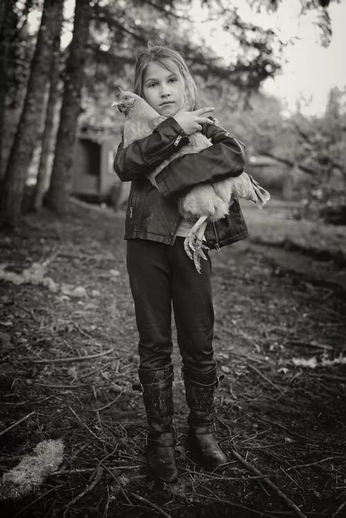 佳作欣赏|黑白画面的自由活力 无忧无虑的童年时光