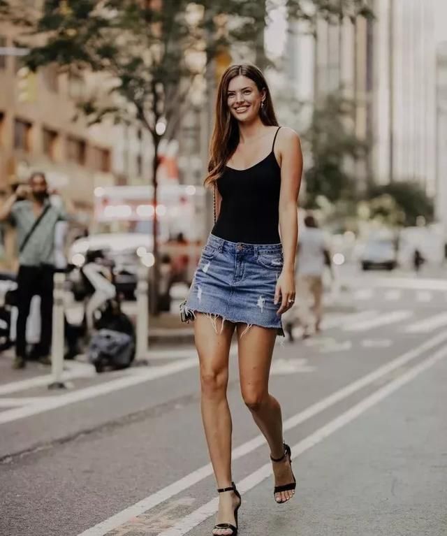 维秘面试小姐姐腿长180cm、E罩杯,这真的是人类的存在?