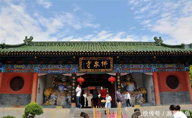 中国建世界第一大佛：身高108米，游客摸佛脚另收50元