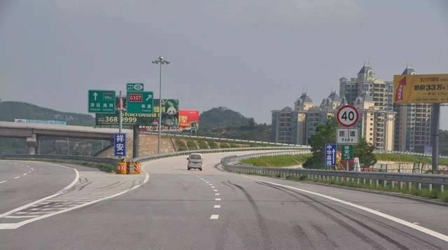  「高速」高速上很多的车祸都发生在这5个地方，车主：看完心惊胆