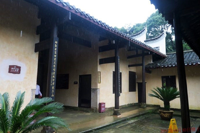 任弼时故居:汩罗山水毓奇英，忧国忧民此一生