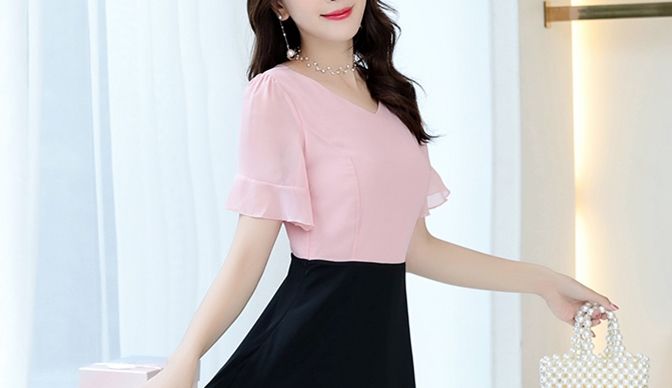 哇噻,43岁女人太会穿,裙子不到膝盖真好看