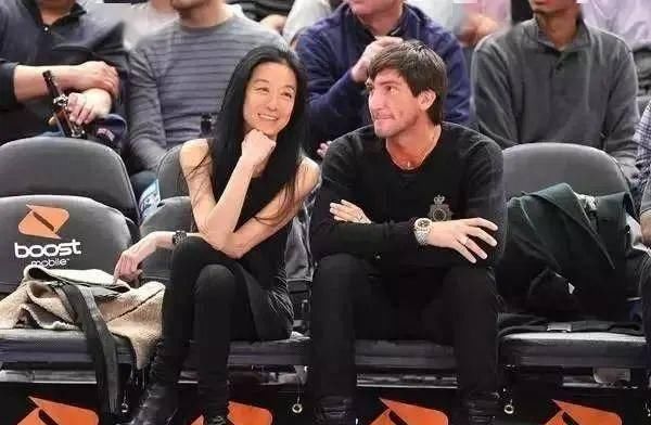  『婚纱』这个岁数的她保养逆天了....