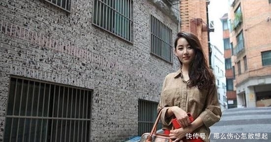 韩国美女来中国旅行，街上看到中国姑娘后表示不解：跟韩国不像？