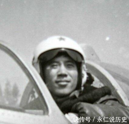 正团职飞行员李剑英烈士，牺牲12年，葬于家乡郑州，墓前鲜花不断