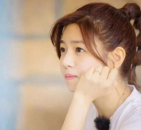  『线会』发际线高的女生,别总扎这3种发型,否则发际线会悄悄“上移”!