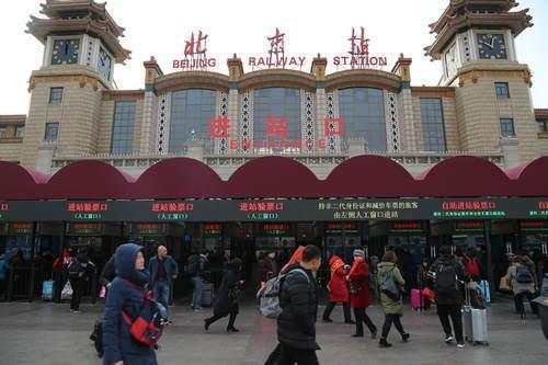 迎春运 北京站“自助刷脸”机增至12台 3秒过一人