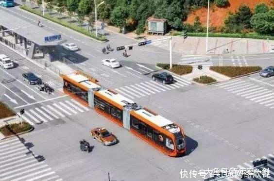 中国首座无轨列车开启, 让世界看到了中国科技的再次崛起