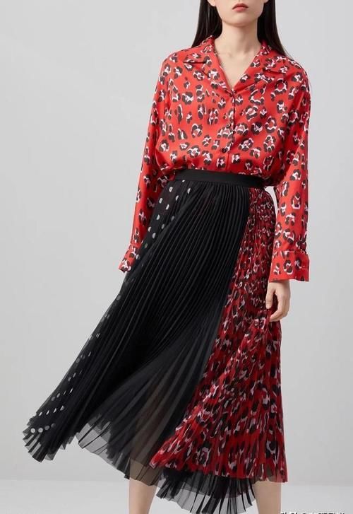  [着装]一条完美裤装或半裙，提升着装质感同时，还能给上衣带来一次新生