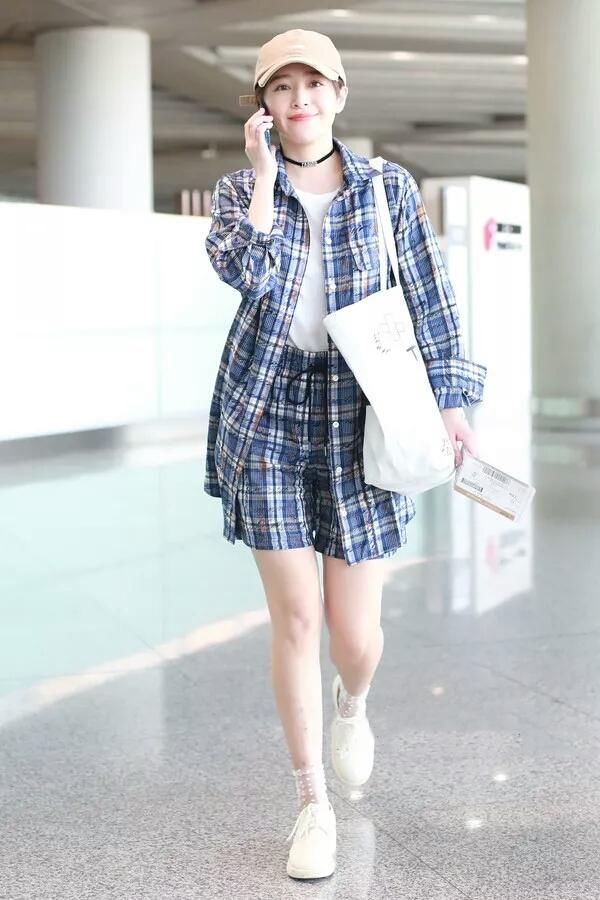 当夏日遇上时装周复古风,“爸爸裤”早已变成爱豆们的出街必备