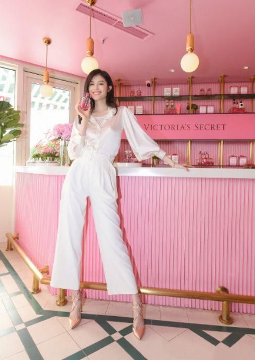 这里暗藏超模吃不胖的小秘密!腿长是天生的，瘦是吃出来的!