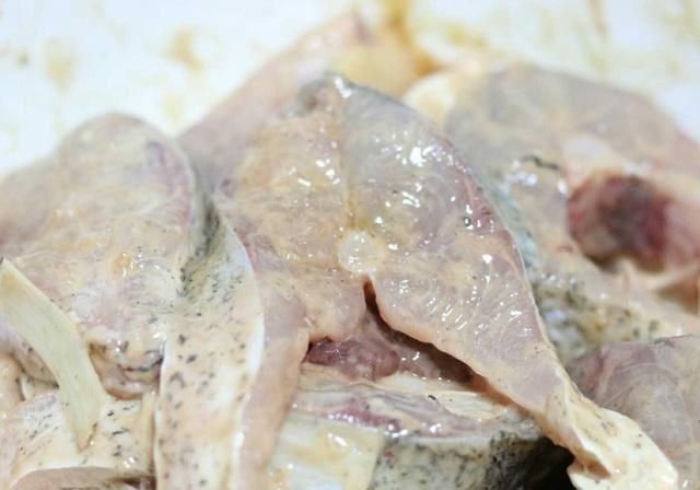  「淀粉」炸鱼时，到底是用面糊还是淀粉？很多人弄错，怪不得不够酥脆