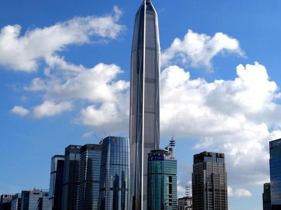 华南第一摩天楼，直入云霄，它的副楼也很气派！