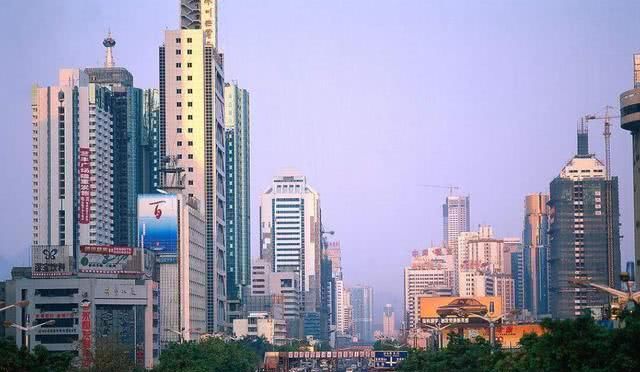  么多|中国遍地都是高楼大厦，欧美国家却恰恰相反，其中原因是什