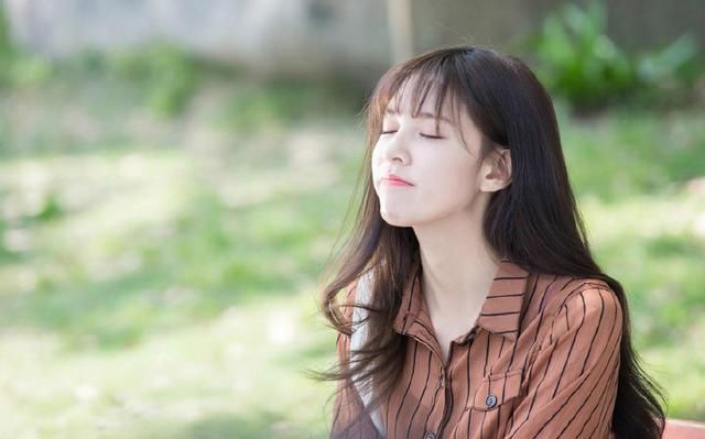 宋妍菲大长腿逆天，腿比杨紫胳膊细！网友：张一山快别“眼瞎”了