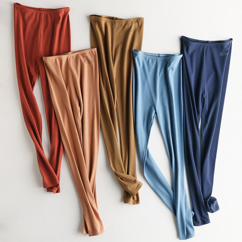 不穿裤子肉太多?穿了丝袜也太扎眼?聪明胖妹选择这么穿